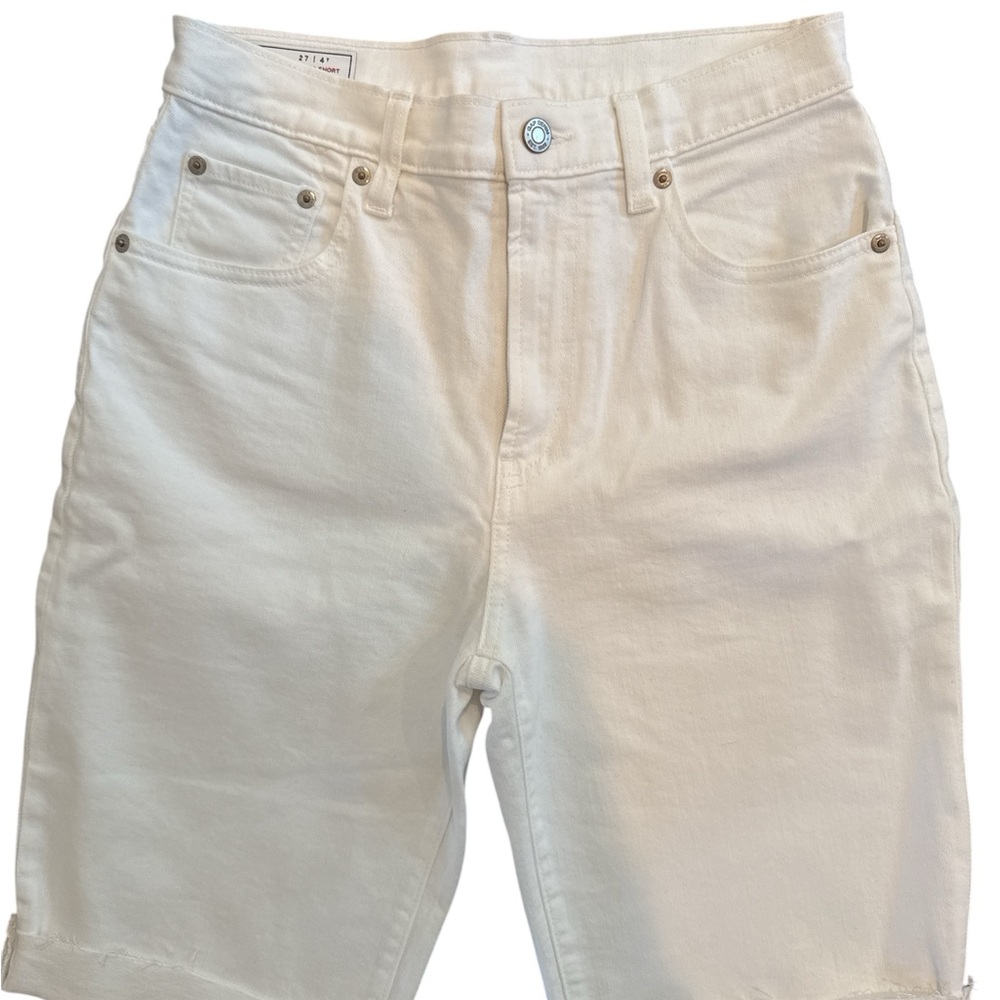 NWOT GAP White Bermuda Raw Hem Shorts Size 27/4